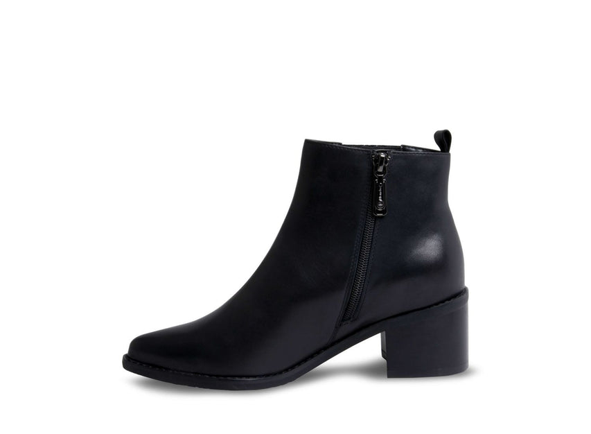 ELVINA WATERPROOF BLACK LEATHER - Shoes - Steve Madden Canada