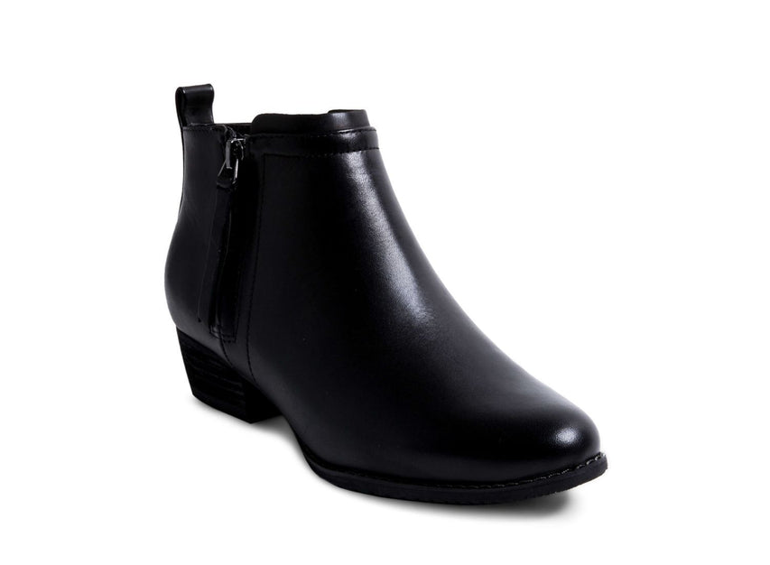 INCHARGES WATERPROOF BLACK LEATHER - Shoes - Steve Madden Canada