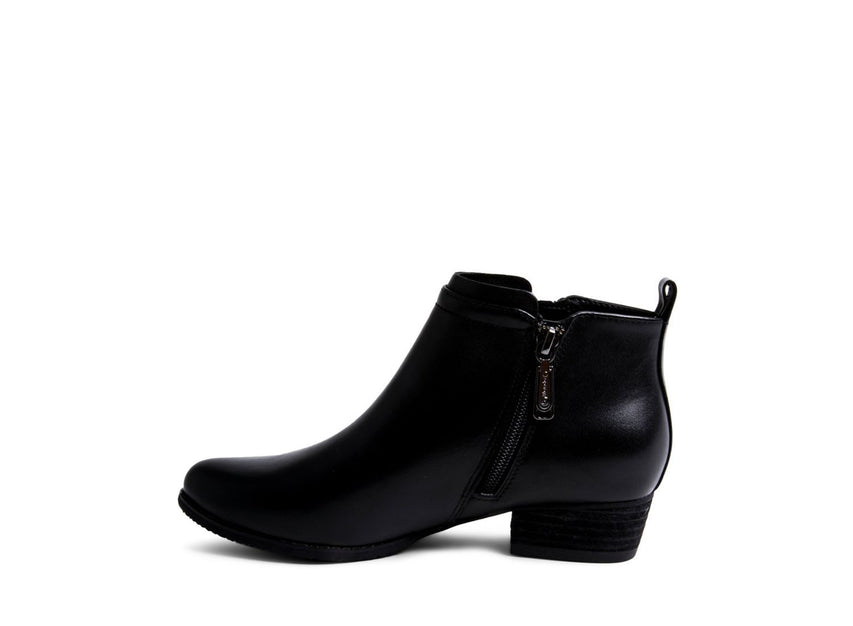 INCHARGES WATERPROOF BLACK LEATHER - Shoes - Steve Madden Canada