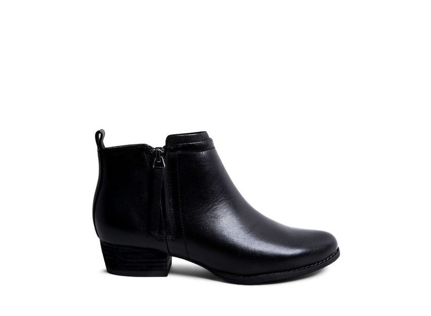 INCHARGES WATERPROOF BLACK LEATHER - Shoes - Steve Madden Canada