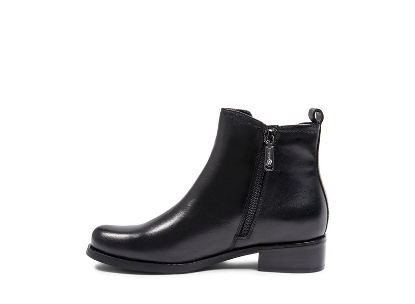VARCITI WATERPROOF BLACK LEATHER - Shoes - Steve Madden Canada