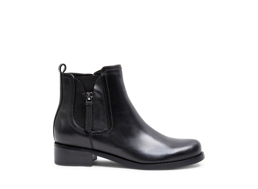 VARCITI WATERPROOF BLACK LEATHER - Shoes - Steve Madden Canada