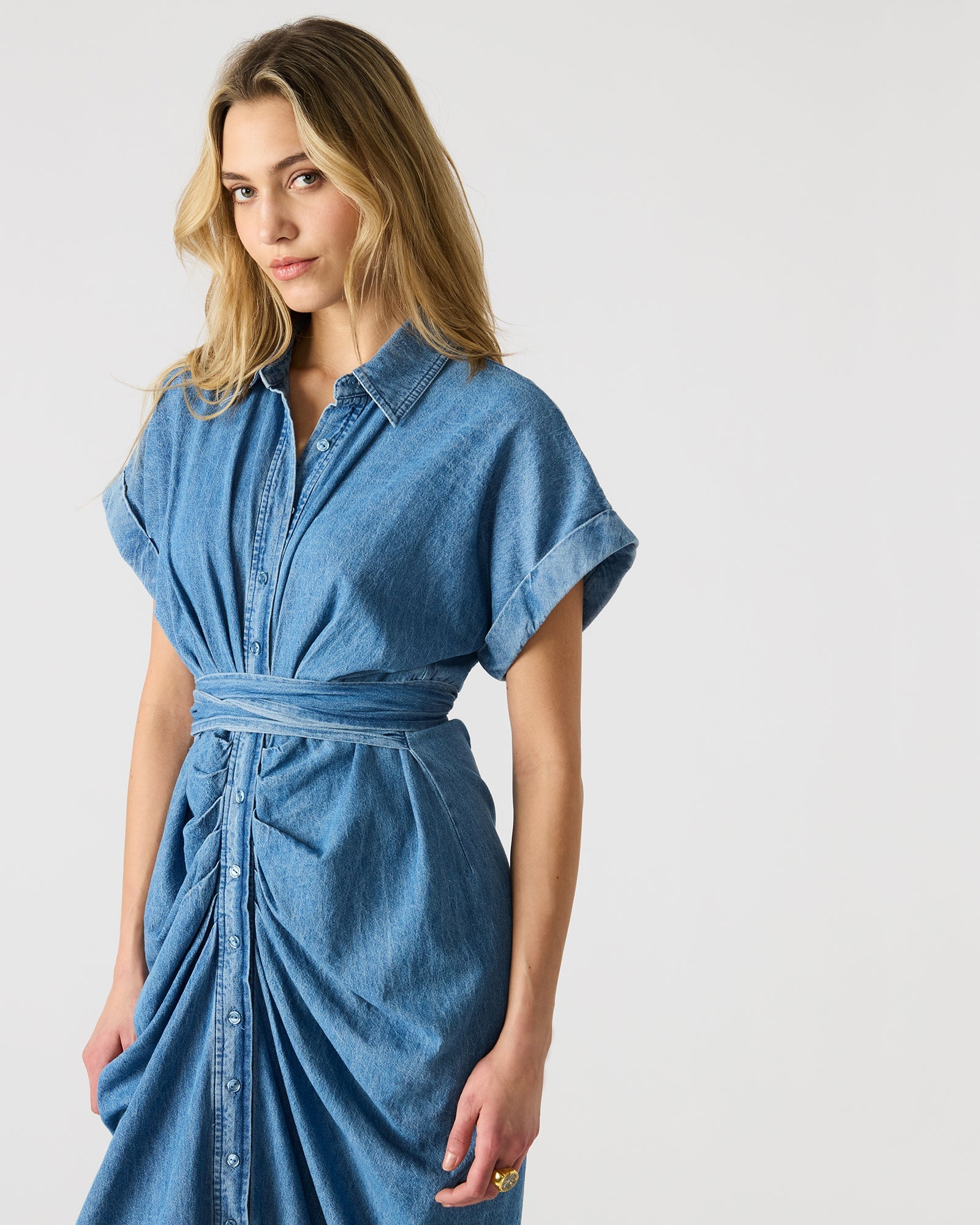 TORI DRESS DENIM LIGHT BLUE DENIM - Clothing - Steve Madden Canada