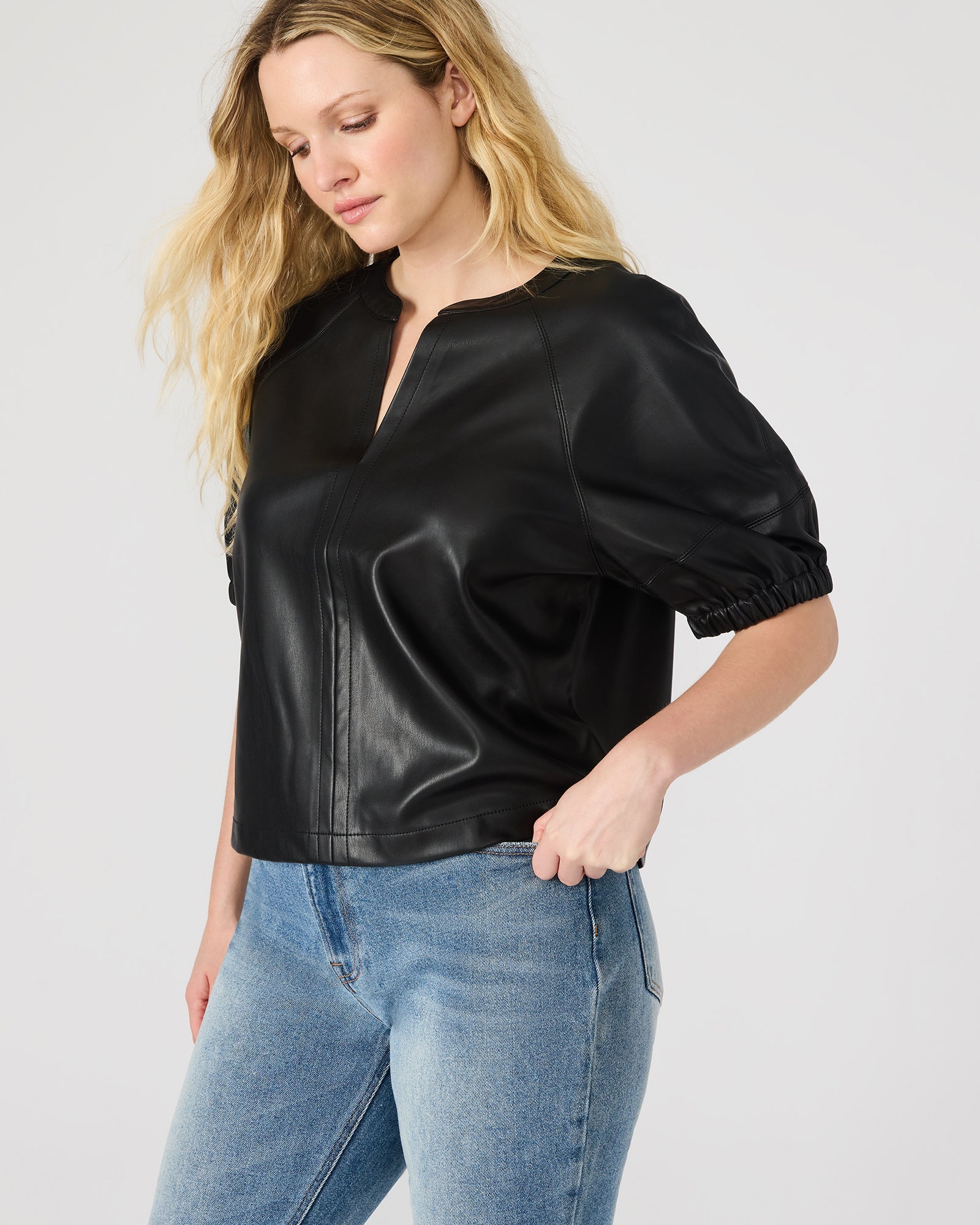 ROXANNE TOP BLACK - Clothing - Steve Madden Canada