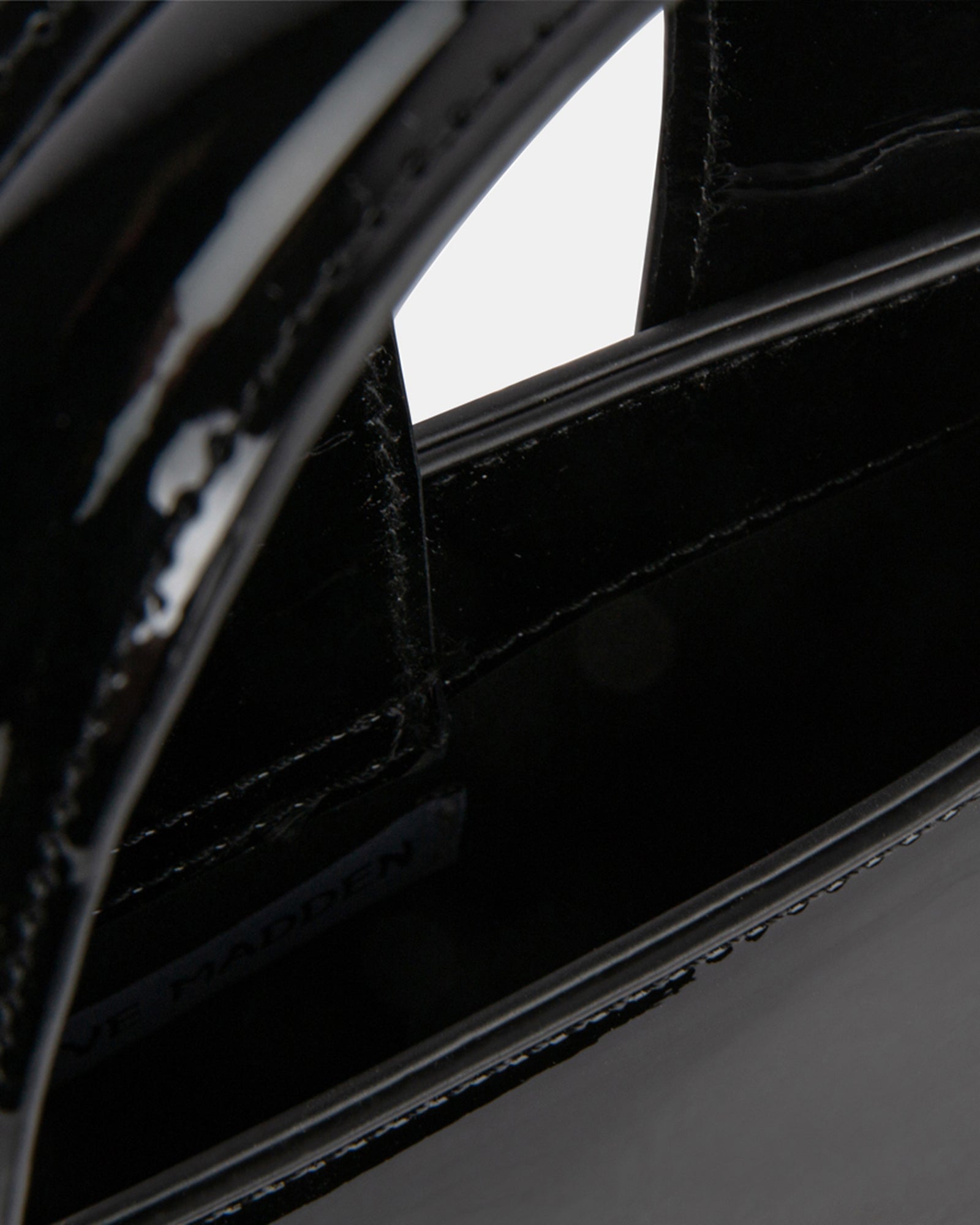 BCAROL BLACK PATENT - Handbags - Steve Madden Canada