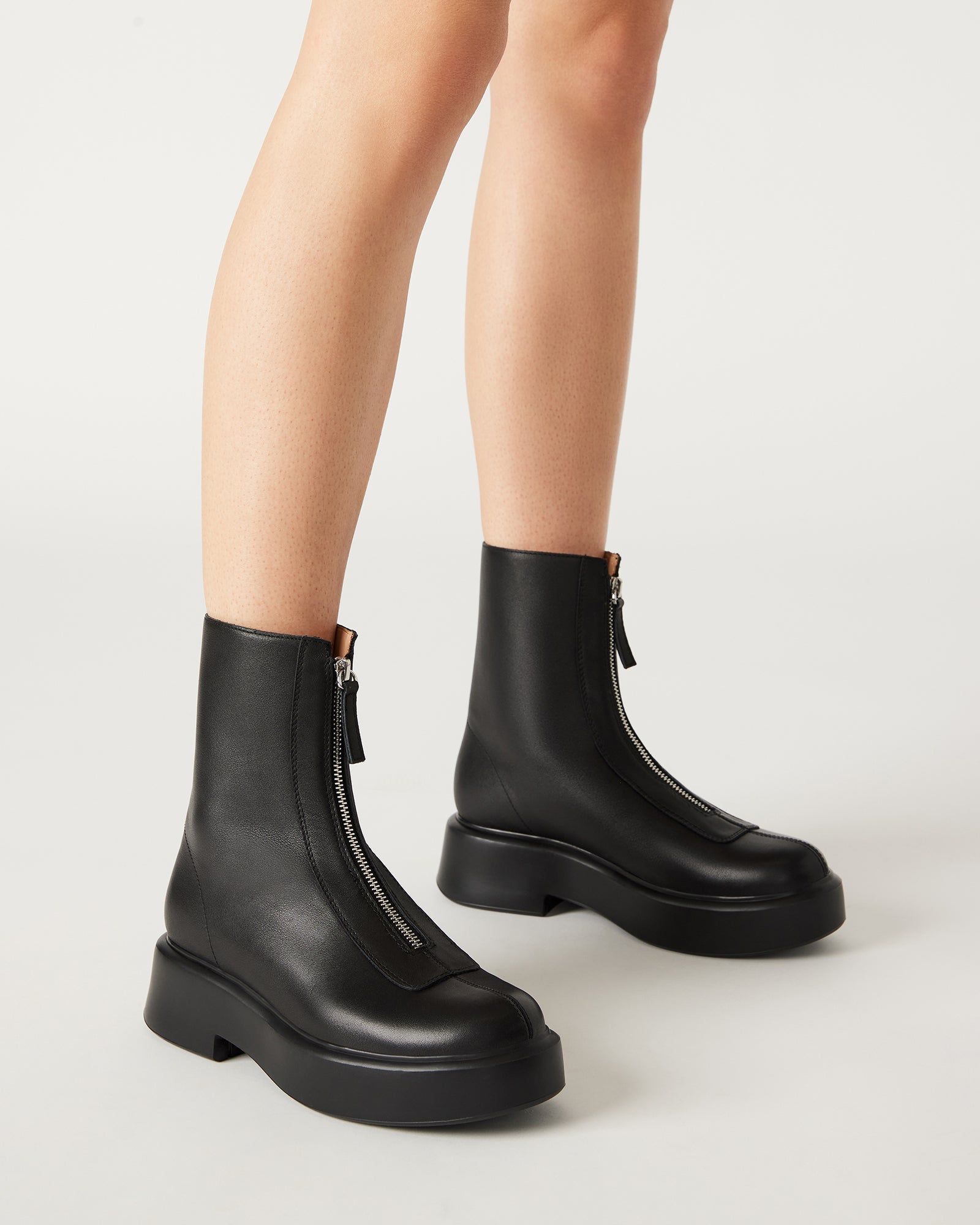 JONES BLACK LEATHER - Women's Shoes - Steve Madden Canada